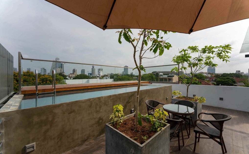 Rooftop Lounge & Pool Rooftop Lounge & Pool